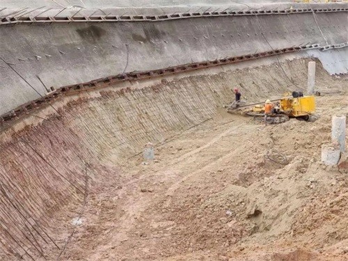 新晃基坑边坡加固